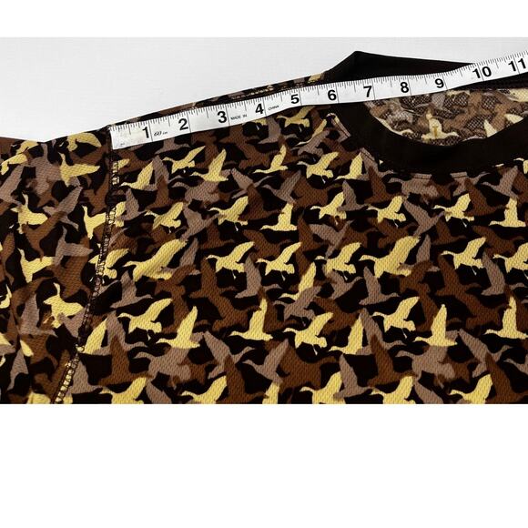 Duck Dynasty shirt with Duck Camo Print short sleeve shirt Pre-Owned size Large - Picture 6 of 6